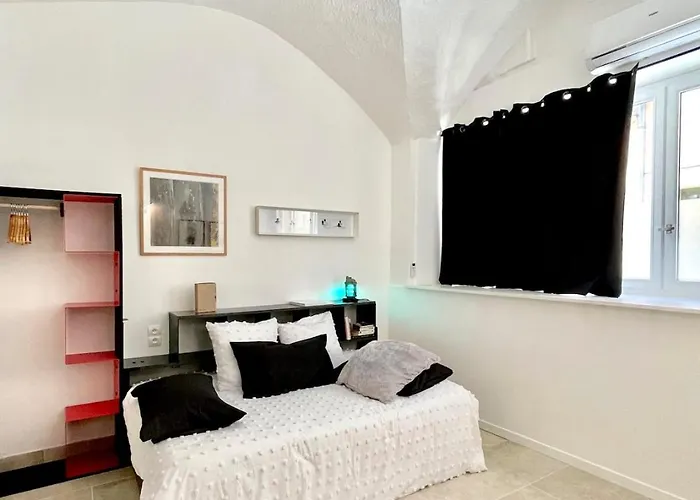 Daire Villard Monument Historique Gard Tourisme Nîmes